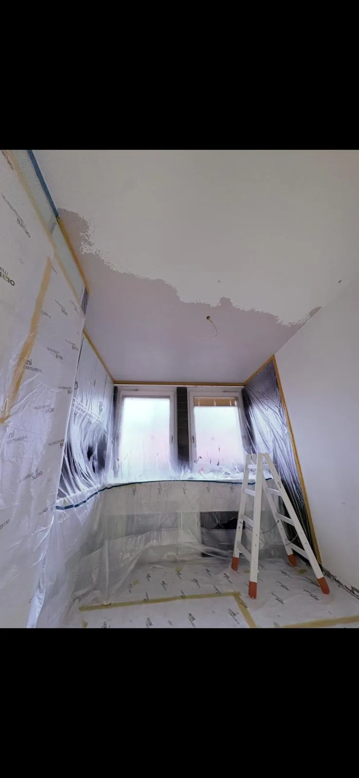 Gespachtelte Decke und Wände während der Renovation in Zürich